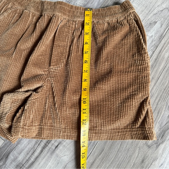 Soft corduroy , tan coloured shorts with pockets by Aerie. Never worn - Picture 5 of 9